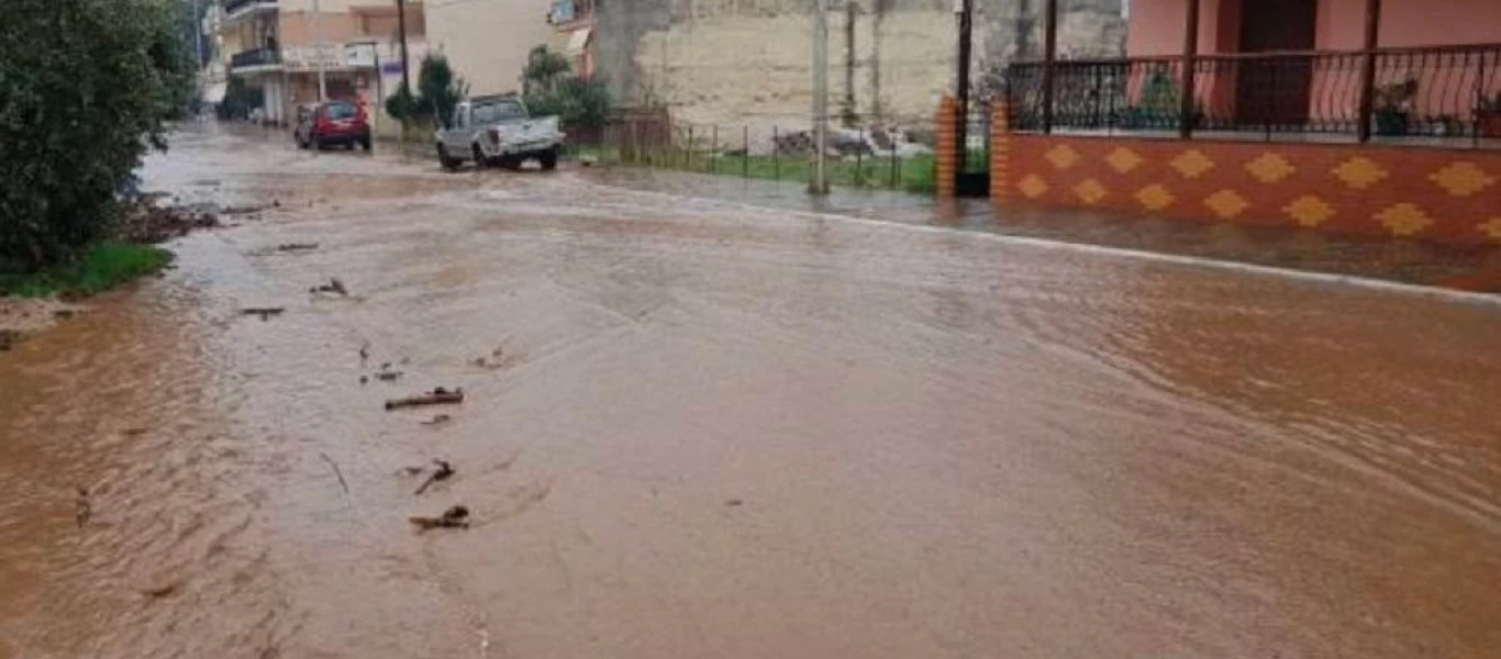 Κατακλυσμός στην Θάσο: Υπερχείλισε το κεντρικό ρέμα της Ποταμιάς – Συγκλονιστικές εικόνες (βίντεο)